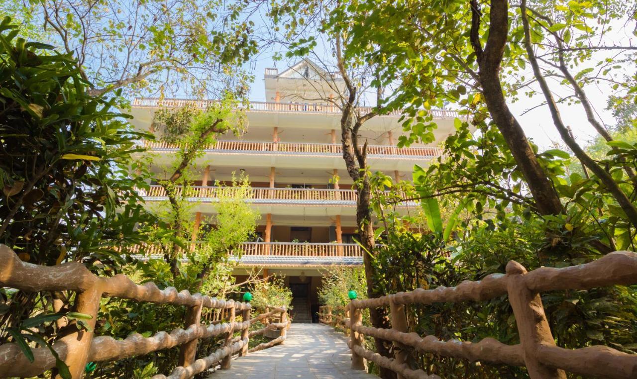Chitwan Gaida Lodge - Animal Lovers & Birdwatchers Paradise Sauraha Exterior foto