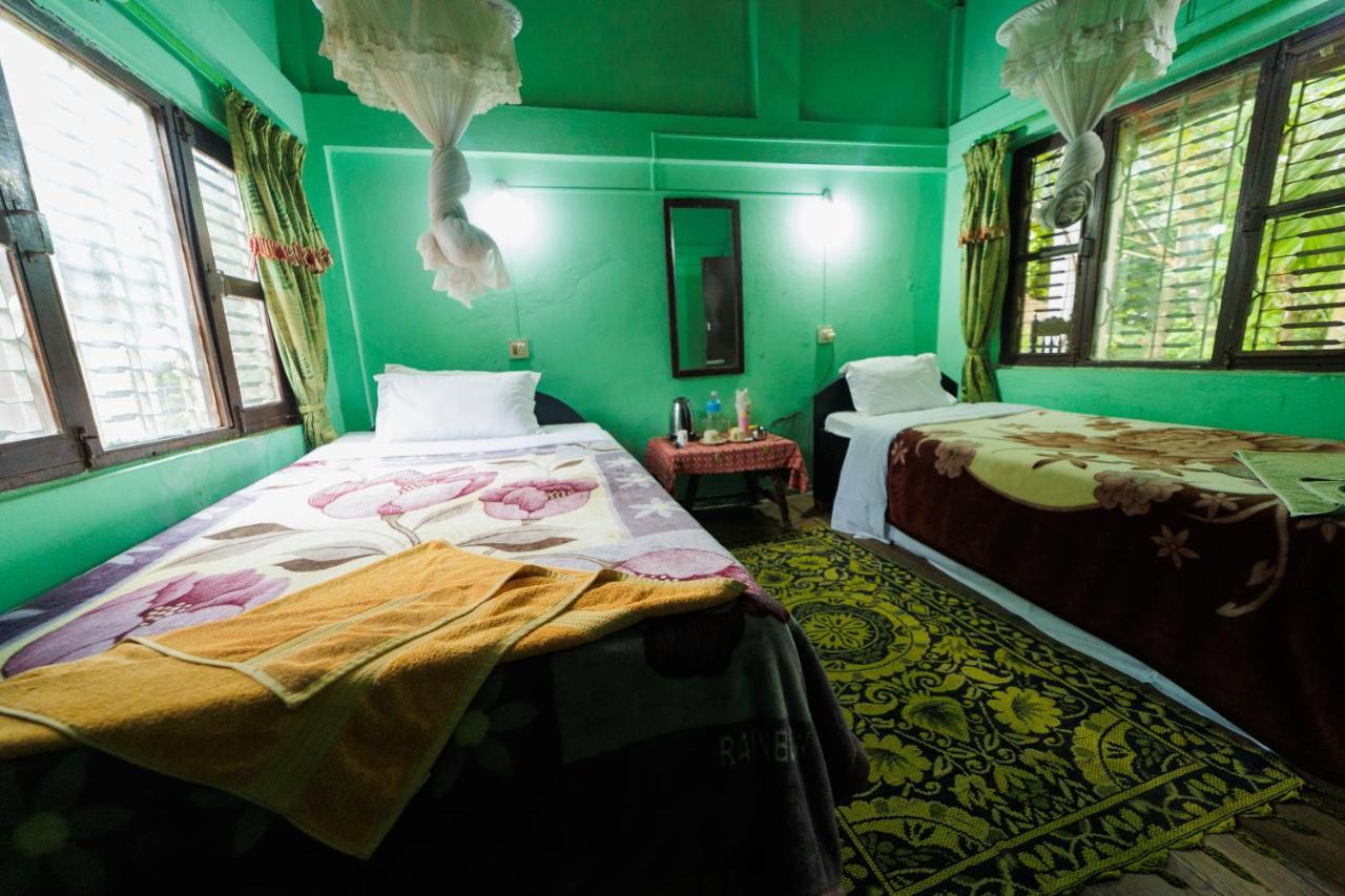 Chitwan Gaida Lodge - Animal Lovers & Birdwatchers Paradise Sauraha Exterior foto