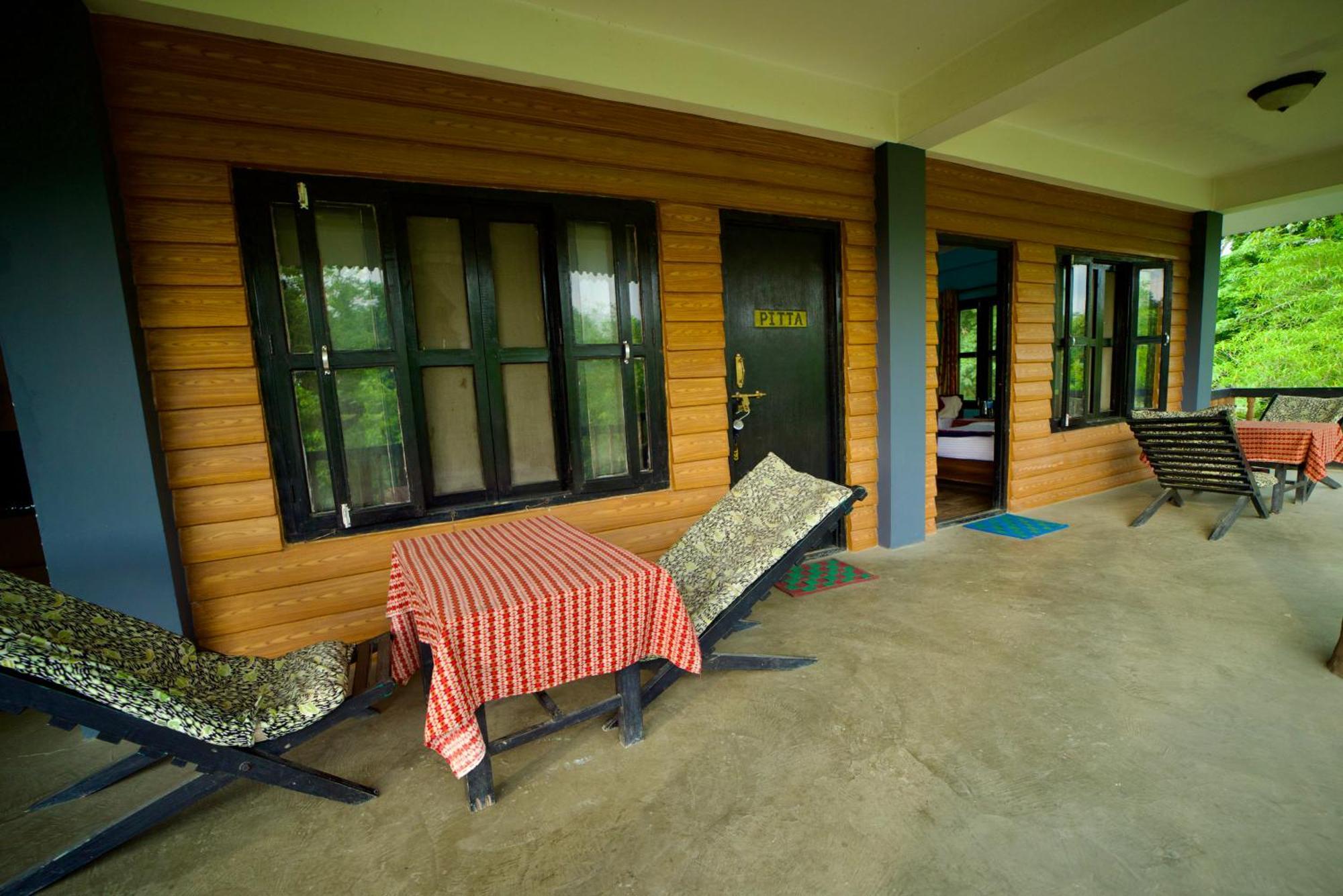Chitwan Gaida Lodge - Animal Lovers & Birdwatchers Paradise Sauraha Exterior foto
