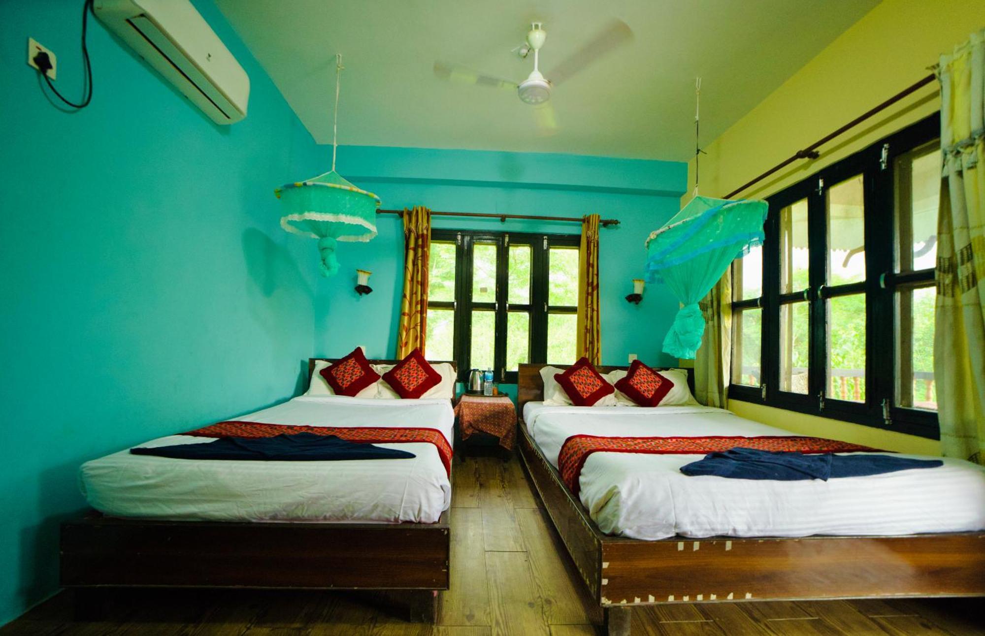 Chitwan Gaida Lodge - Animal Lovers & Birdwatchers Paradise Sauraha Exterior foto