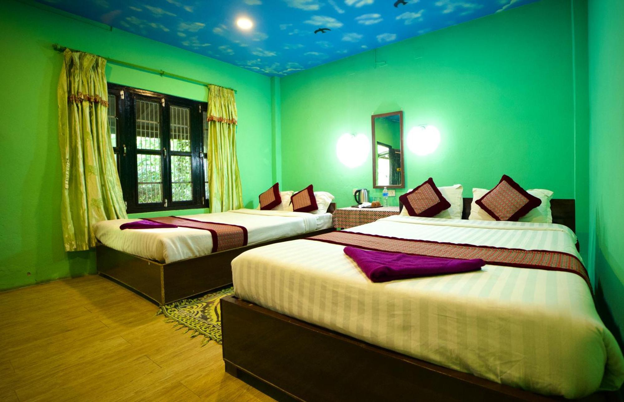 Chitwan Gaida Lodge - Animal Lovers & Birdwatchers Paradise Sauraha Exterior foto