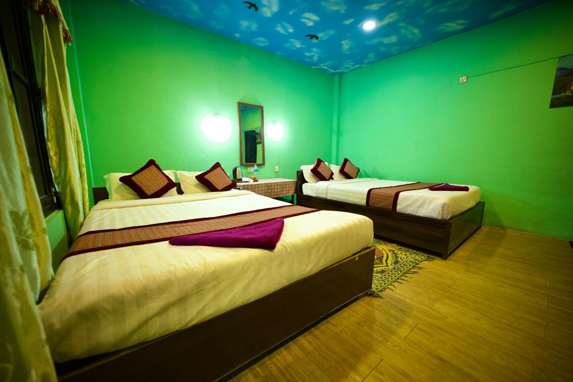 Chitwan Gaida Lodge - Animal Lovers & Birdwatchers Paradise Sauraha Exterior foto