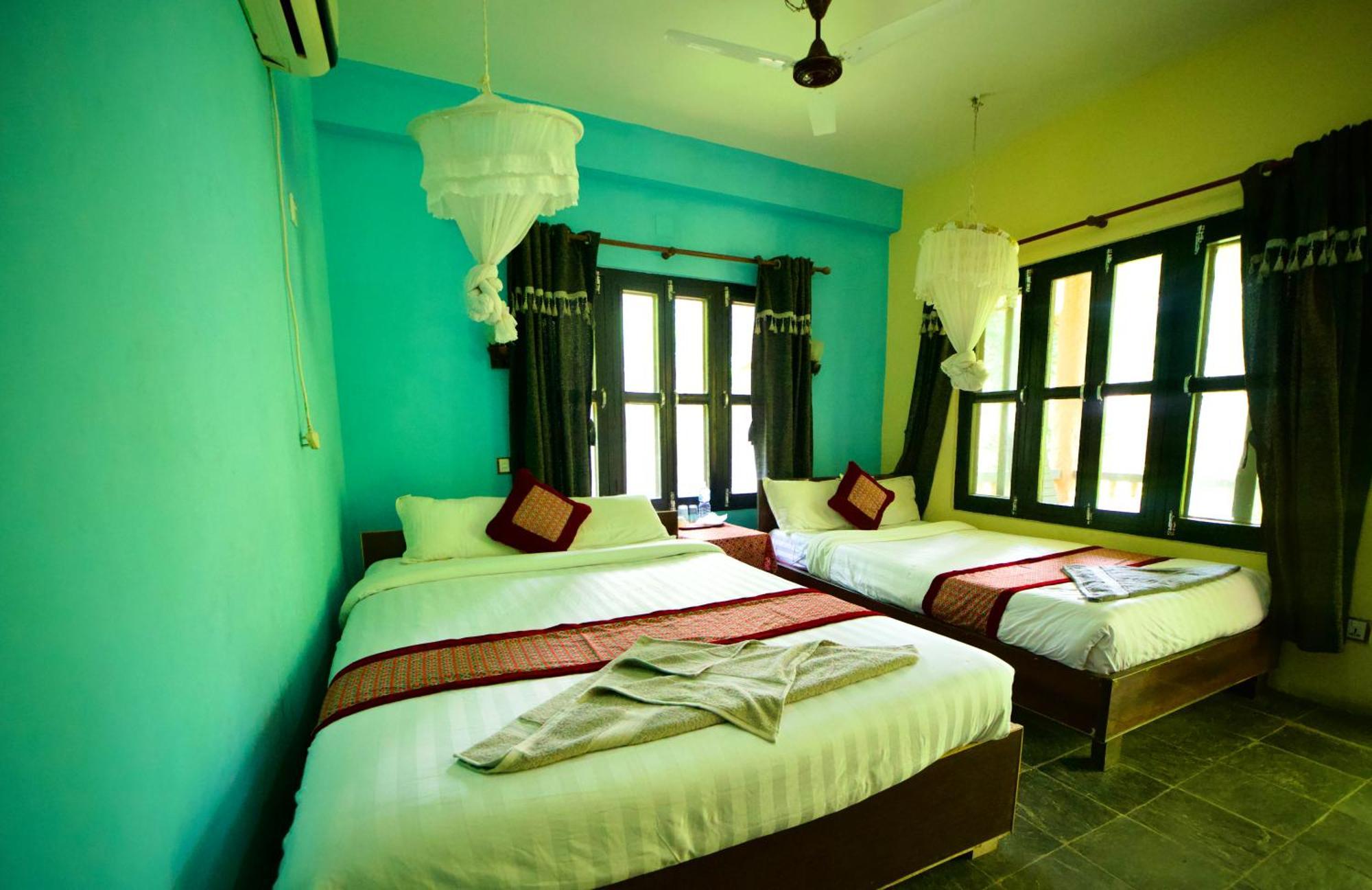 Chitwan Gaida Lodge - Animal Lovers & Birdwatchers Paradise Sauraha Exterior foto