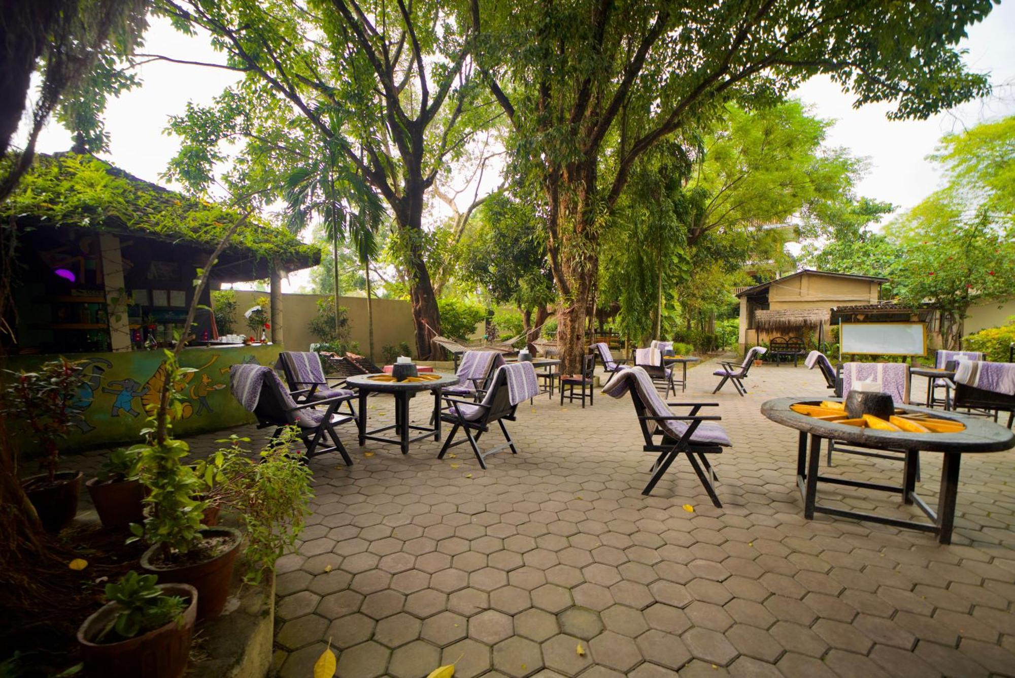 Chitwan Gaida Lodge - Animal Lovers & Birdwatchers Paradise Sauraha Exterior foto